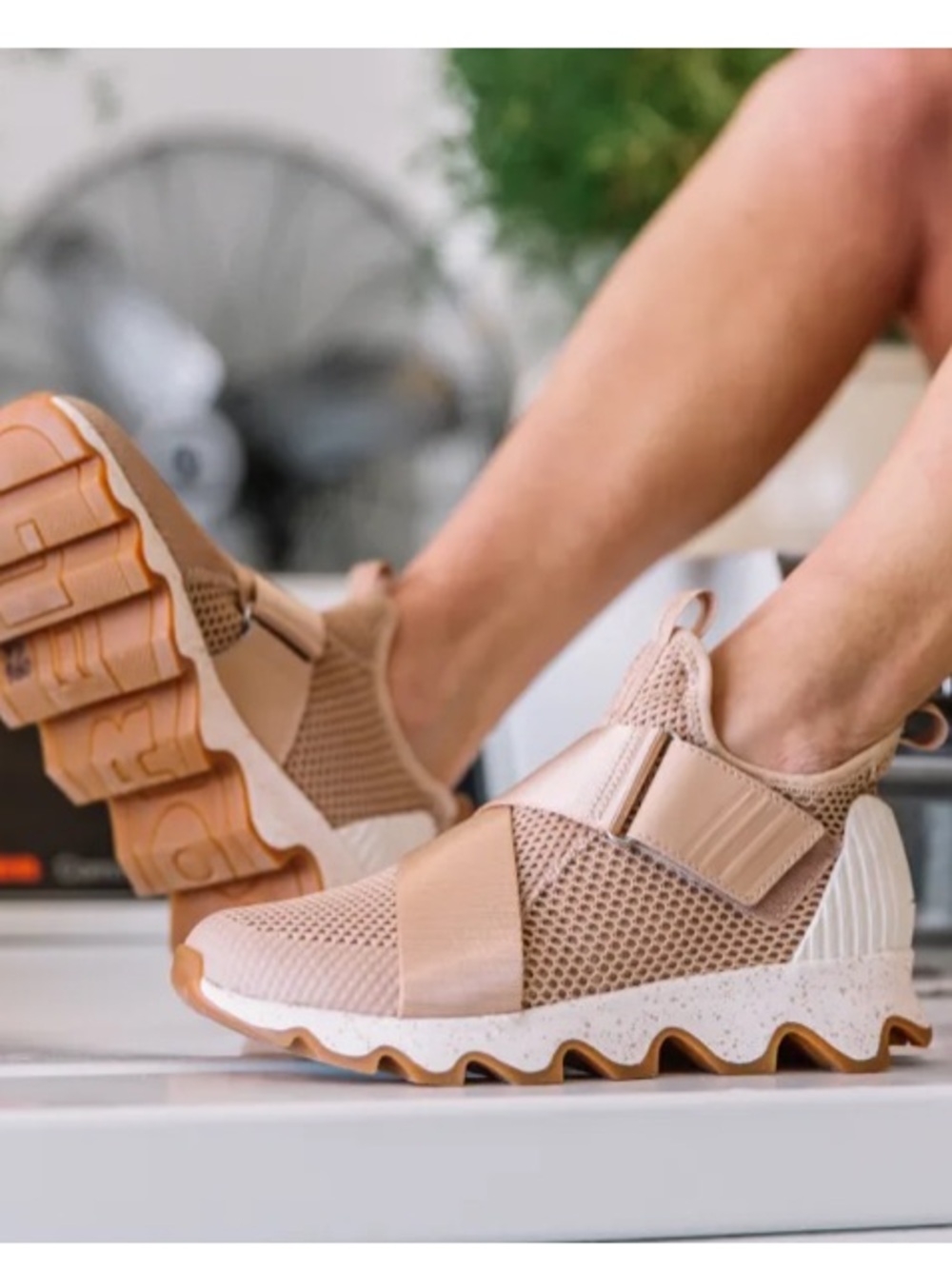 New Sorel Kinetic Natural Tan Lightweight Sneakers